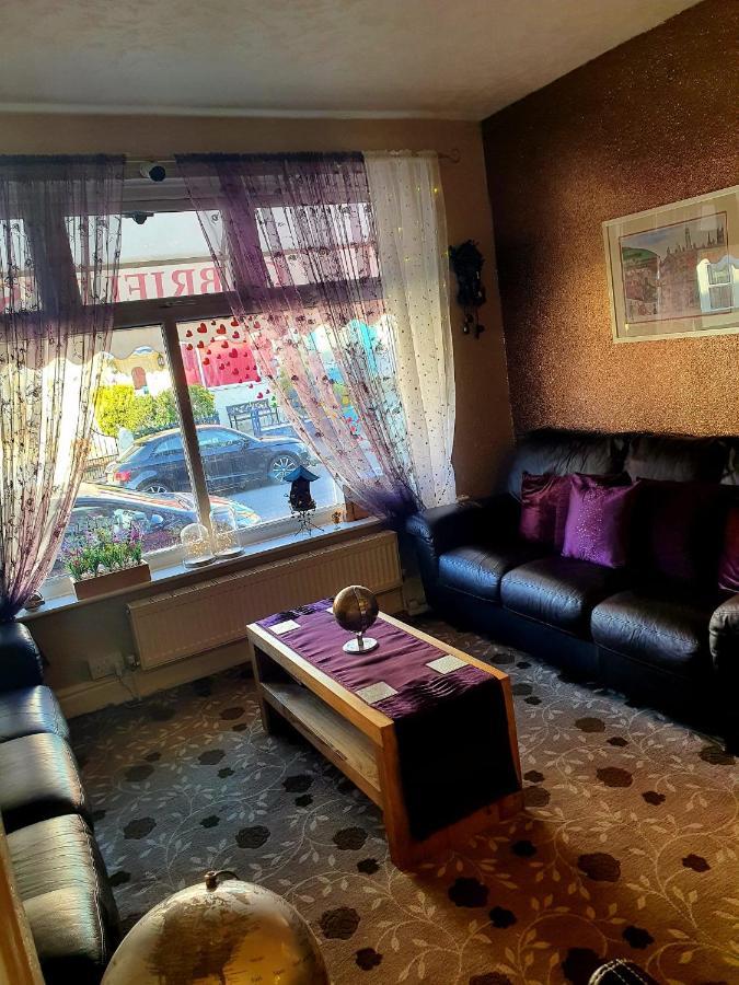 Gabrielles Bed and Breakfast Blackpool Exteriör bild