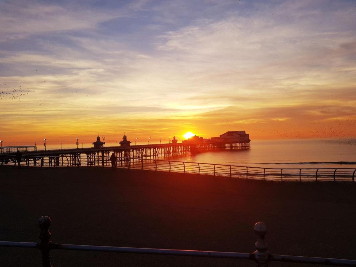 Gabrielles Bed and Breakfast Blackpool Exteriör bild